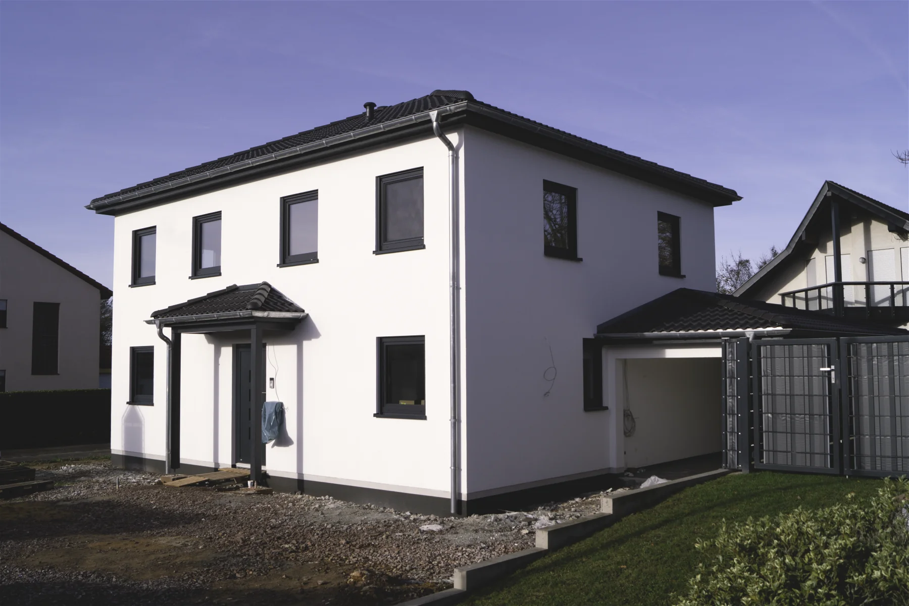Vorderansicht des realisierten Flair 152 mit Garage in Perl